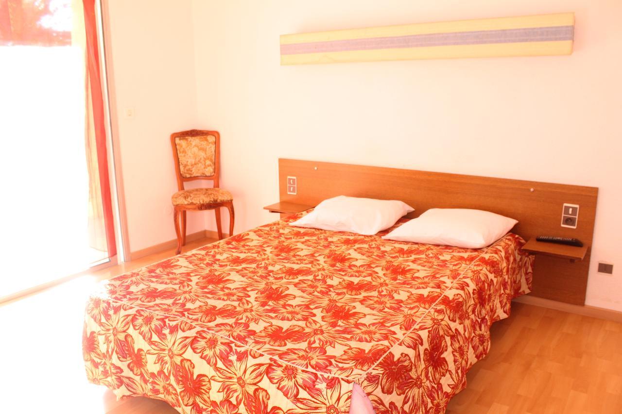 Hotel Restaurant La Garenne Tresserre Oda fotoğraf